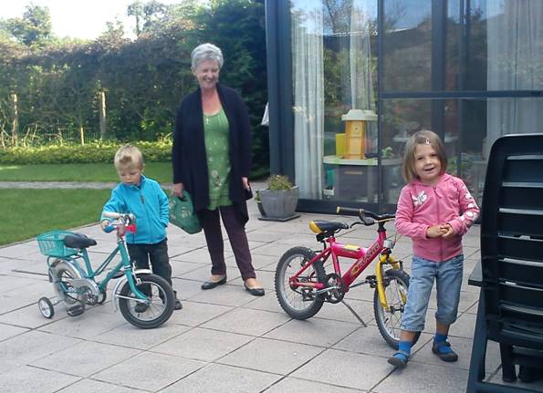 Elaine,Aaron and Anouk.JPG